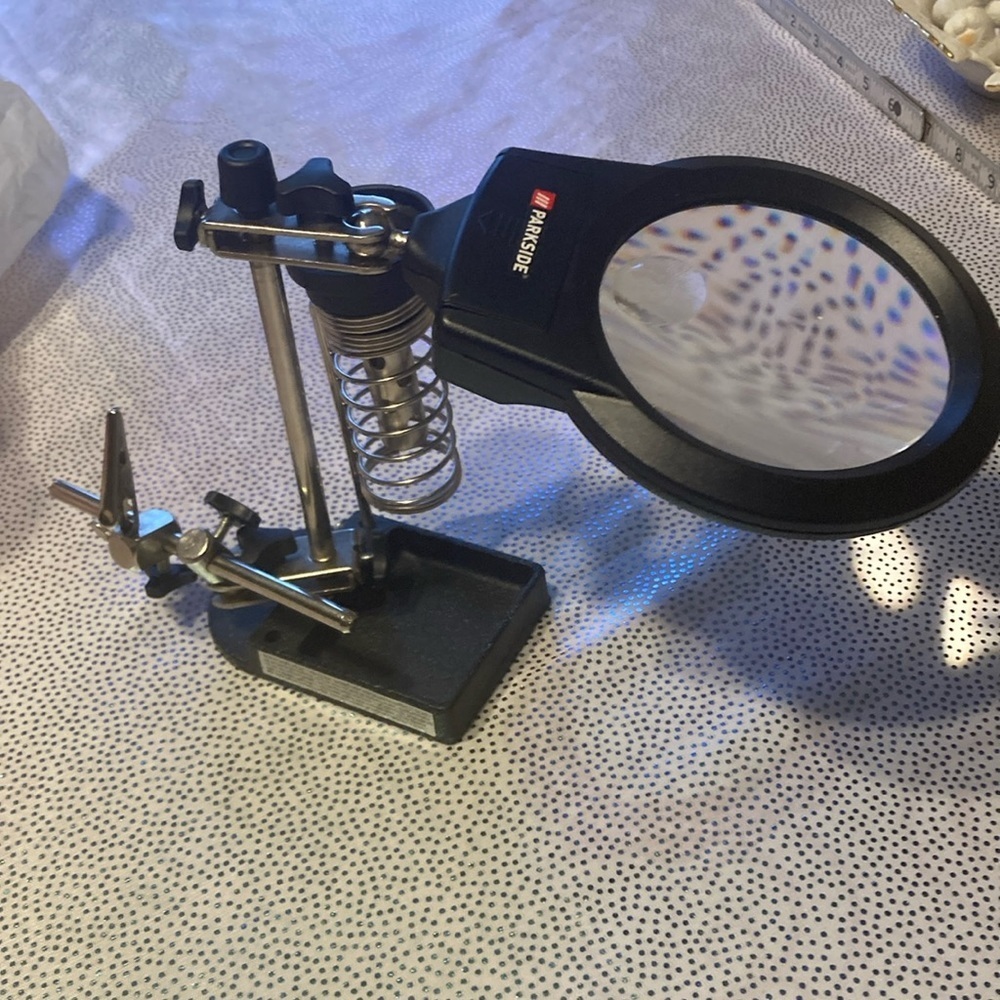 PARKSIDE HELPING HAND LED MAGNIFIER MODEL HG09204 CAST IRON BASE